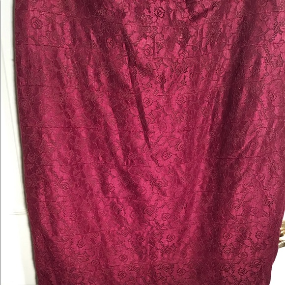 NWT FORMAL DRESS IN LACE - Picture 4 of 6